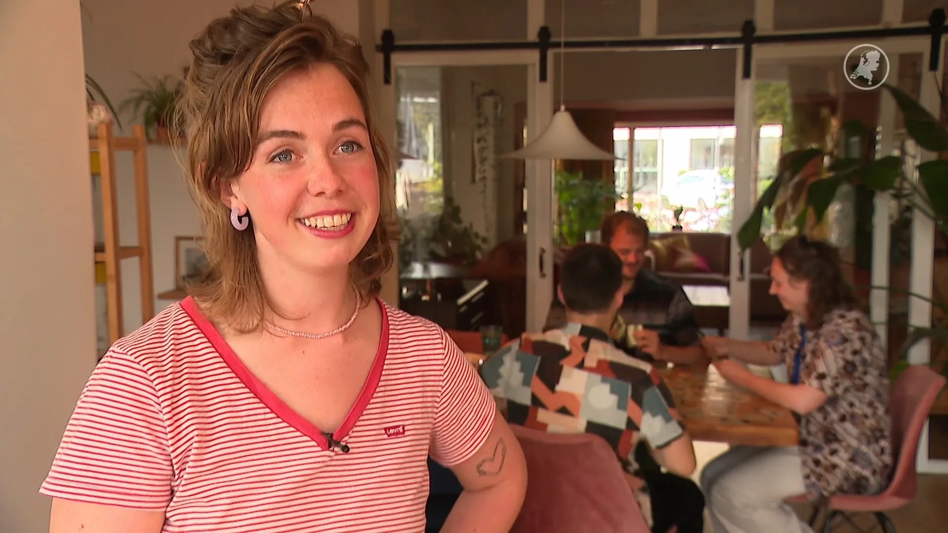 Geen geld voor een starterswoning? Renske kocht met vijf vrienden een huis