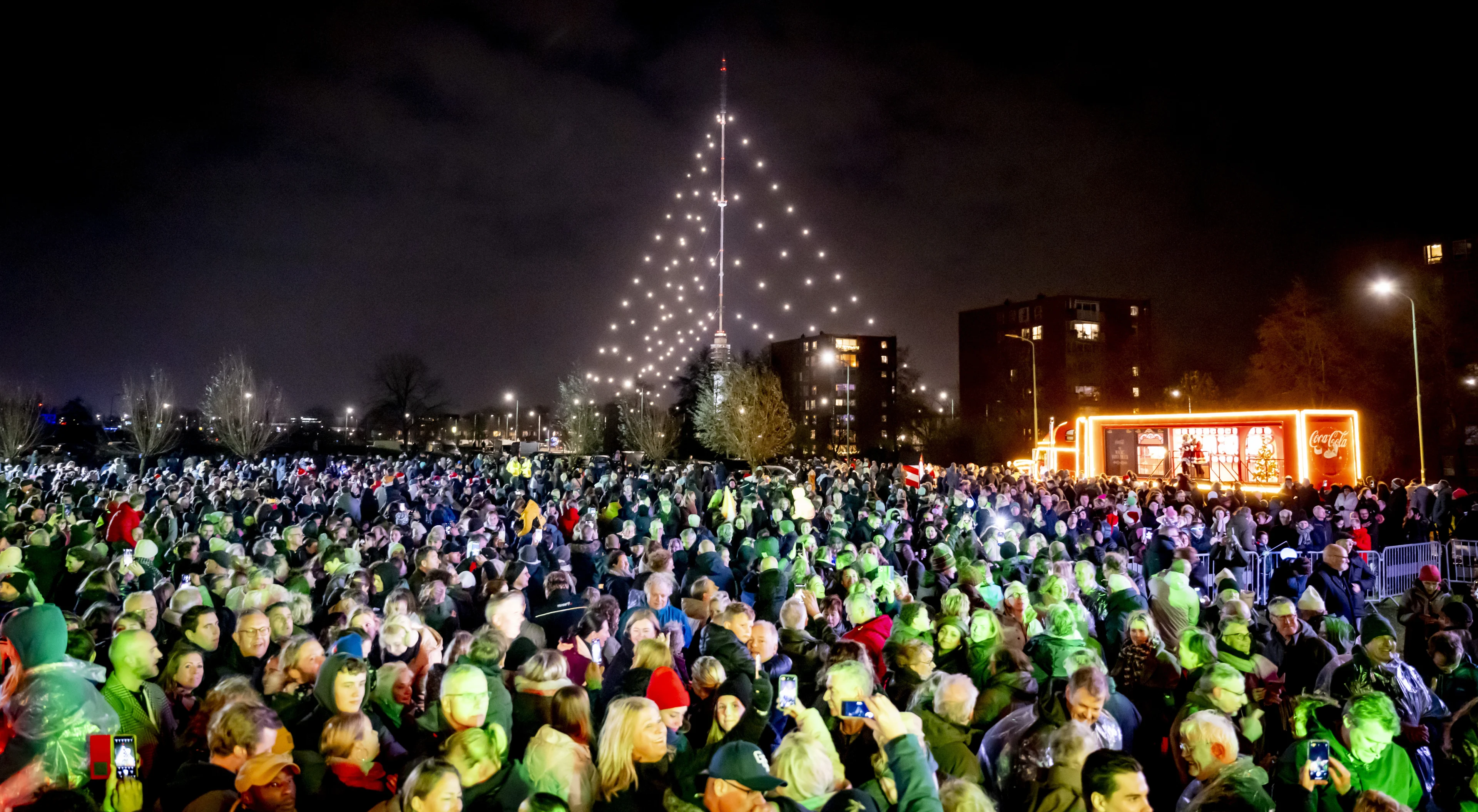 Lichten grootste kerstboom ter wereld zijn weer aan: 'Begin van de kerstperiode'
