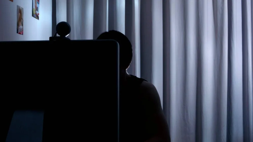 Grapperhaus pakt webhosts met kinderporno op servers aan