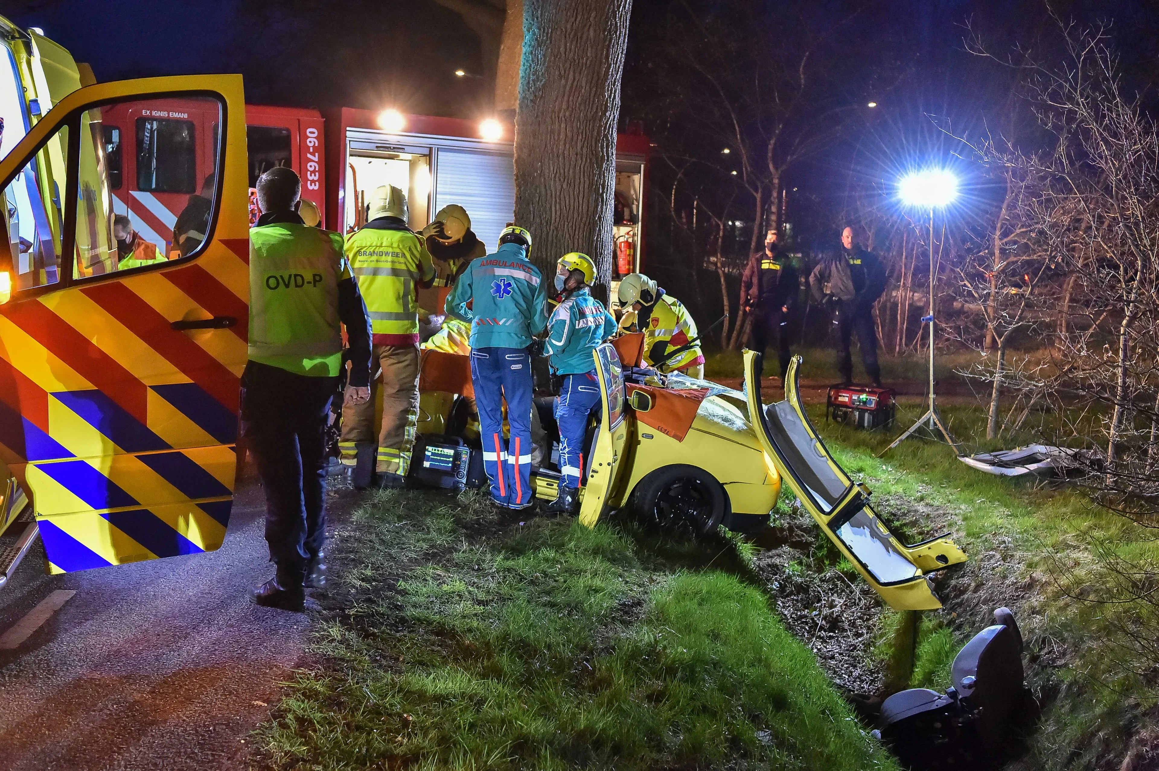 Man (20) overleden na ongeluk in Vaassen, bijrijder (19) zwaargewond