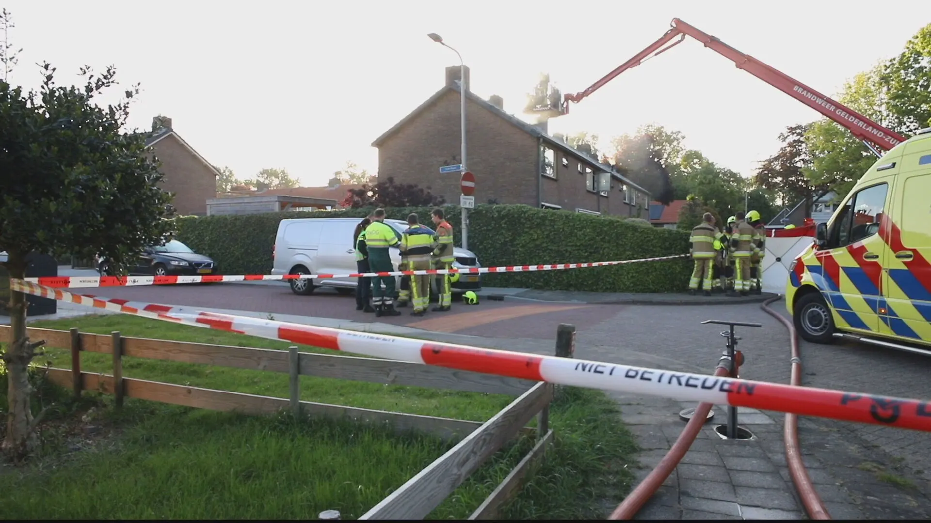 Slachtoffers fatale woningbrand Geldermalsen 'vermoedelijk door messteken om het leven gekomen' 