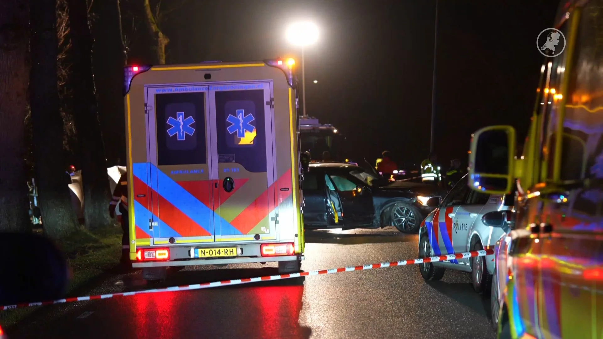 Dode en vier mensen naar ziekenhuis door ongeval in Gronings dorp