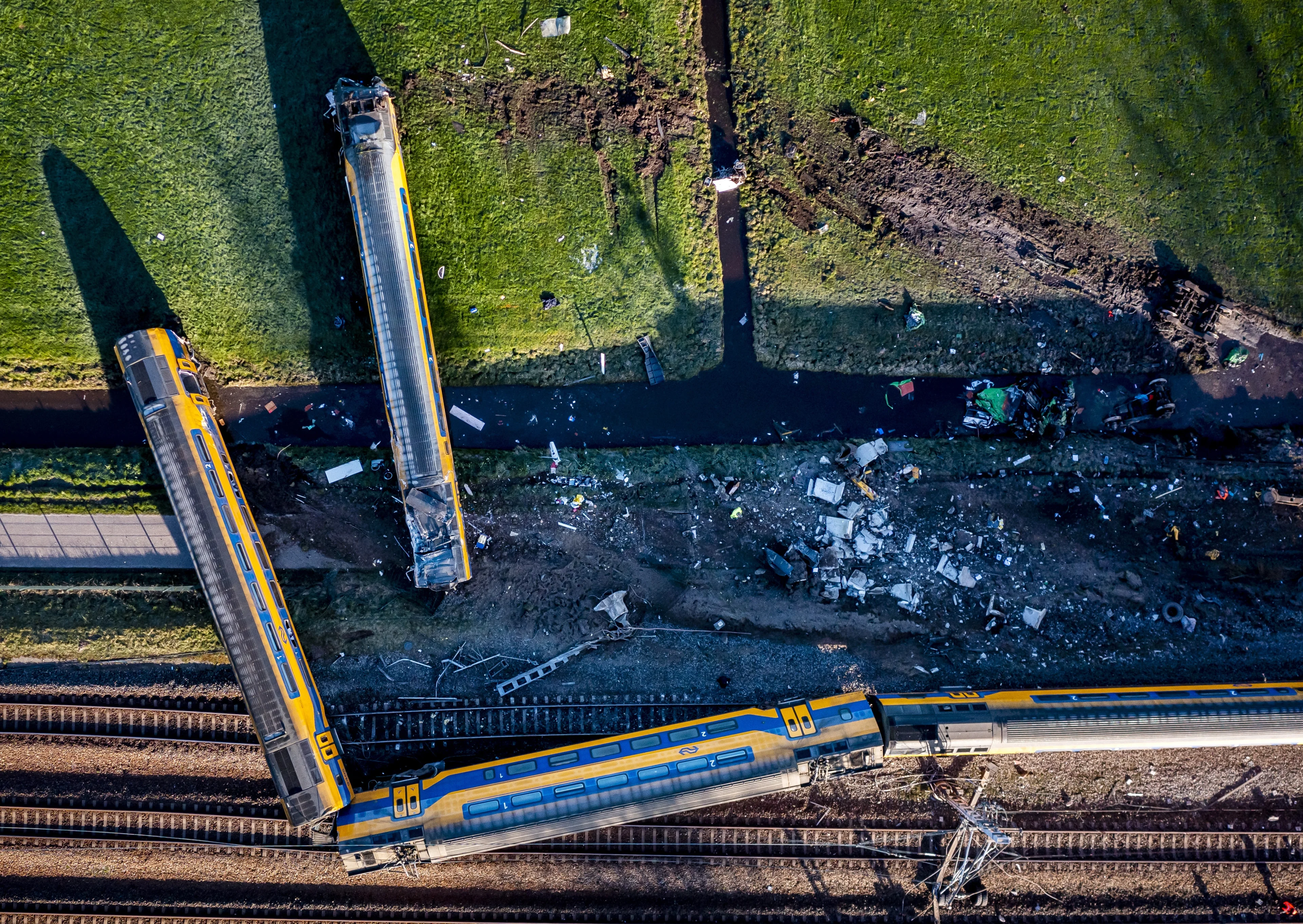 Verongelukte trein Voorschoten blijft nog dagen zo liggen: dit is waarom