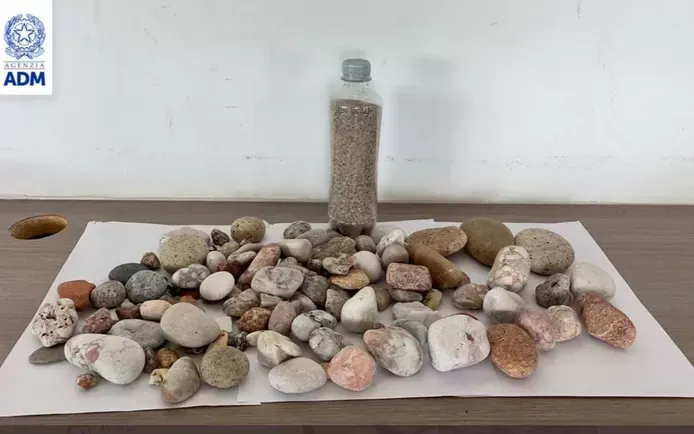 Keiharde boete voor Nederlandse toerist die zand en kiezels 'stal' op Sardinië