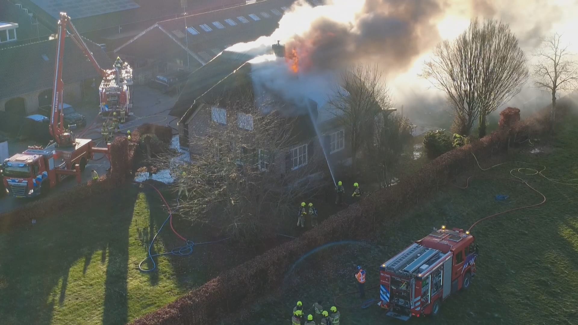 Woning met rieten dak volledig verwoest door brand in Heerde