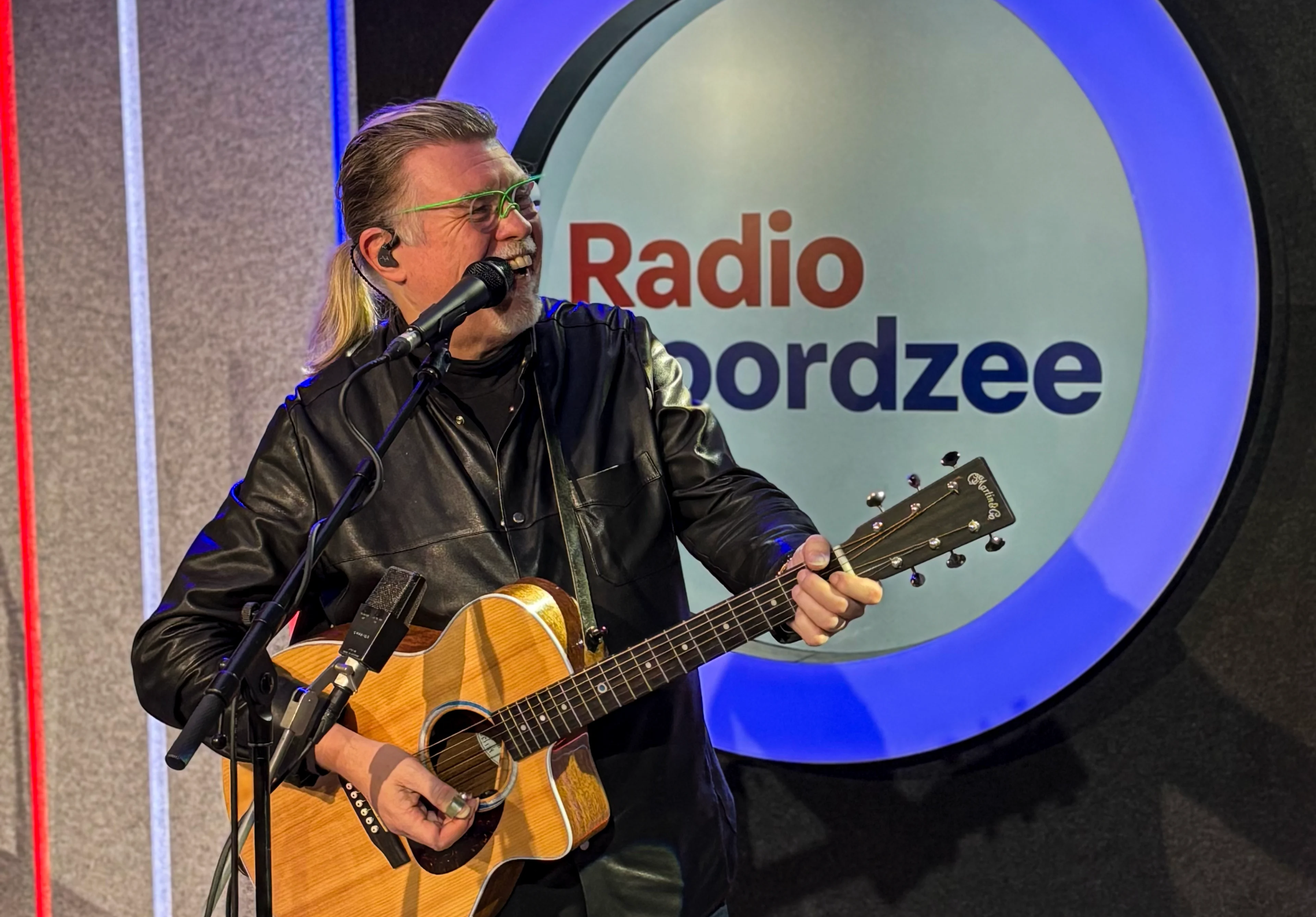 In herinnering: een onvergetelijk optreden van René Karst bij Radio Noordzee