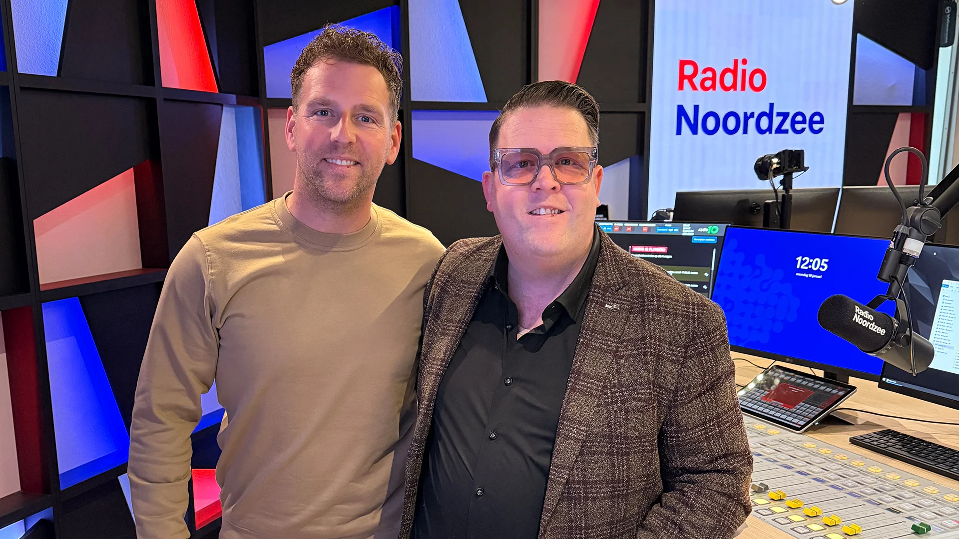 Wesley Klein en Rutger van Barneveld presenteren deze week 'De Radio Noordzee Lunch met...'