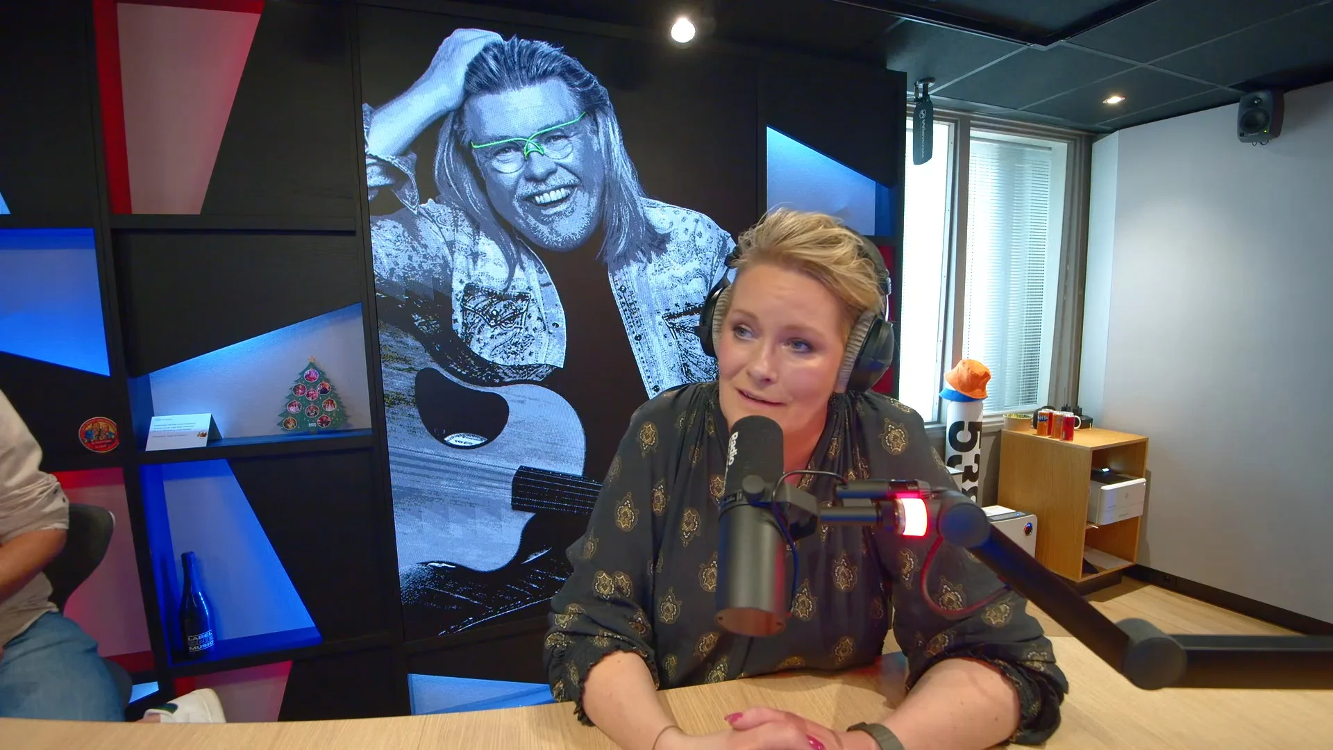 Erikah Karst over haar zangcarrière en haar nummer voor broer René