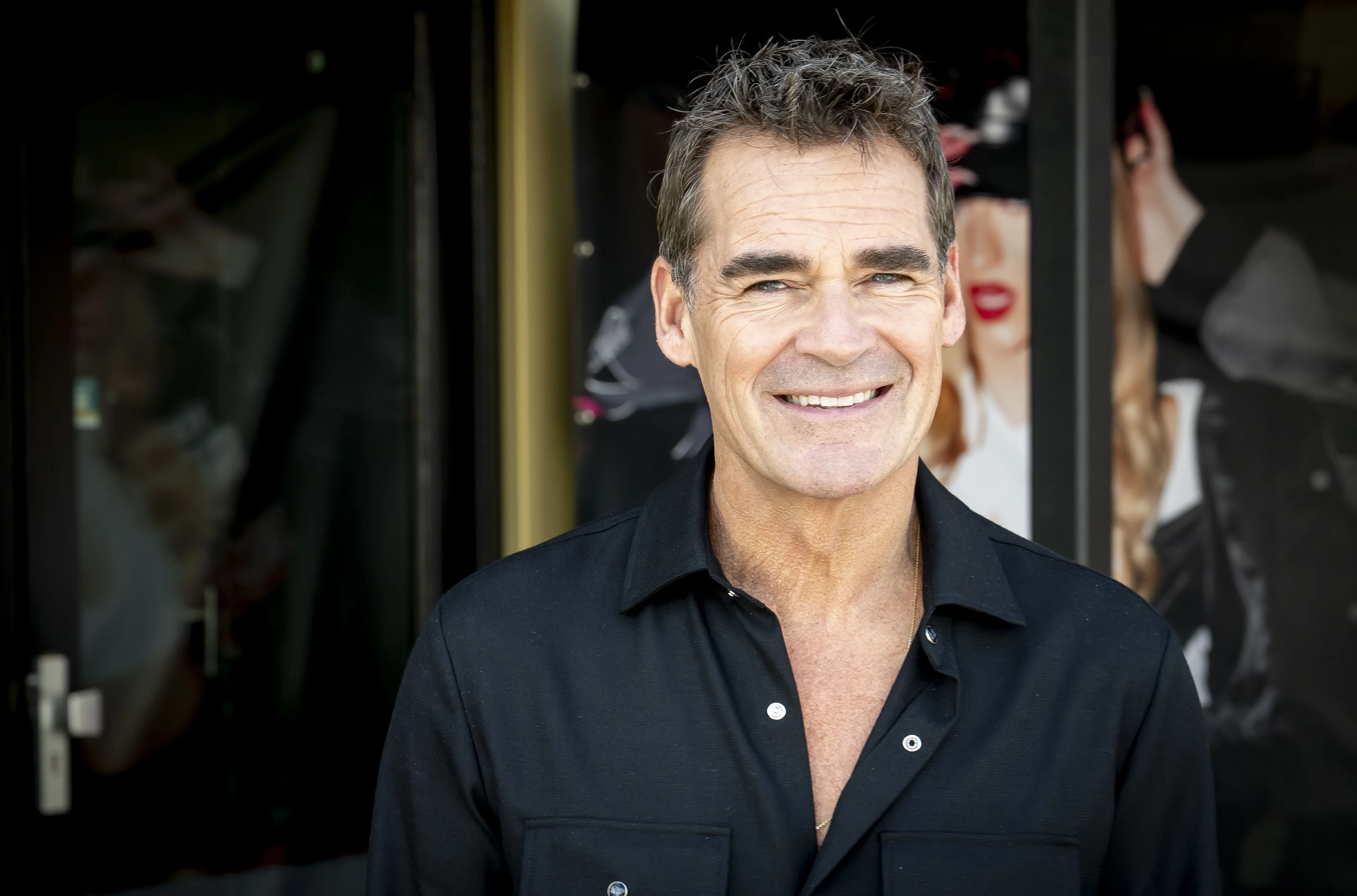 Jeroen van der Boom ontvangt platina voor 'Jij Bent Zo'