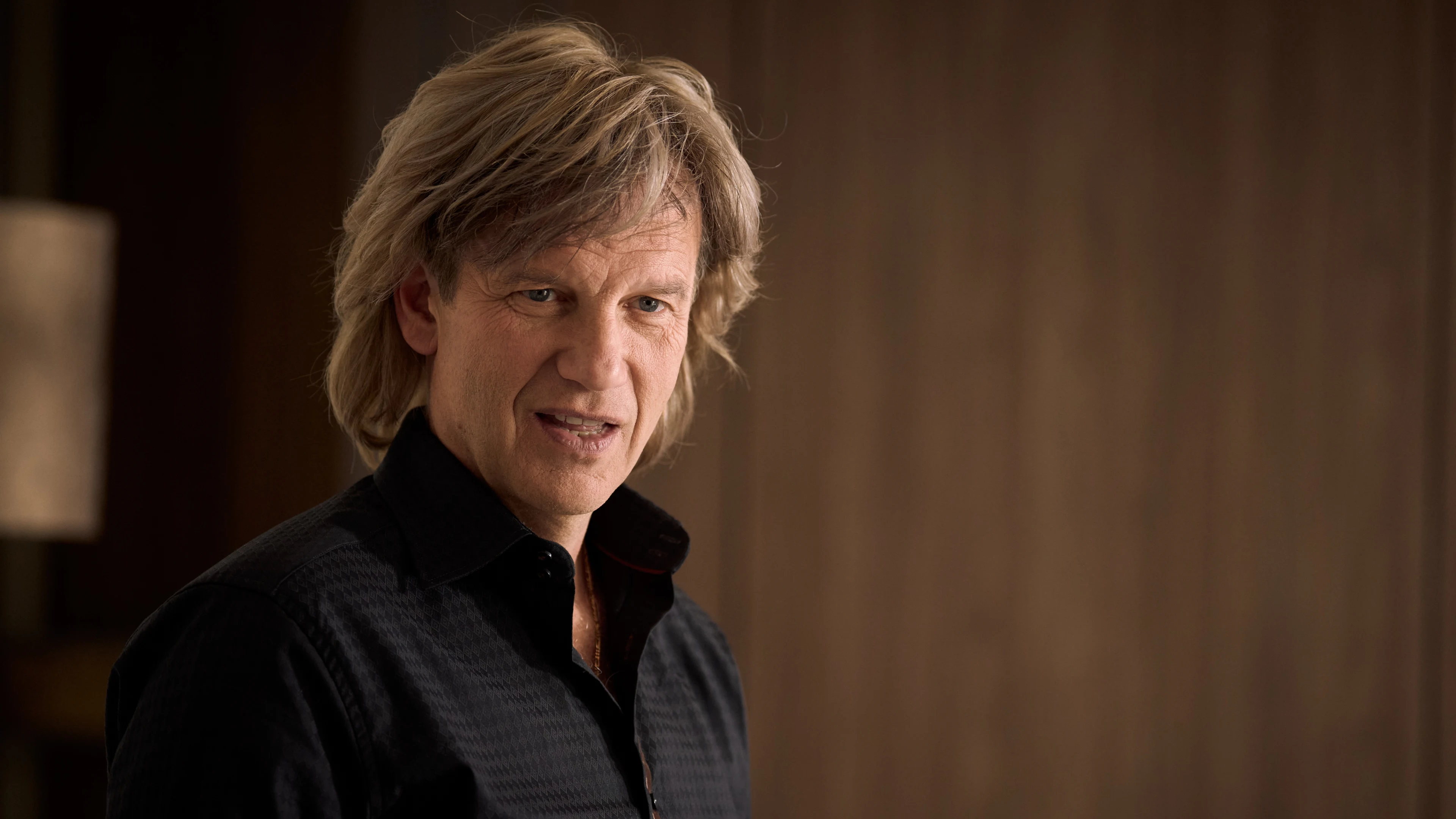 Martin Morero krijgt Gouden Plaat uitgereikt door Yves Berendse