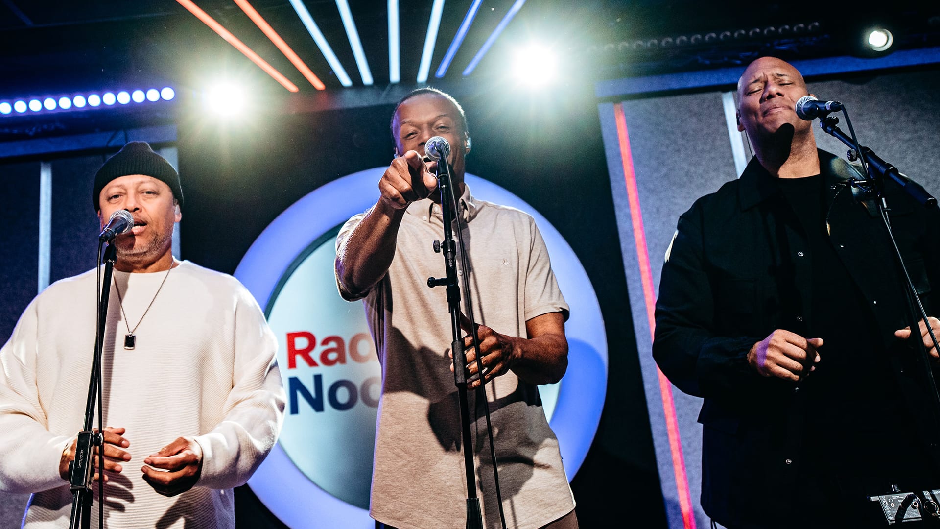 Re-Play treedt op met hun nummer Ala Day bij Radio Noordzee