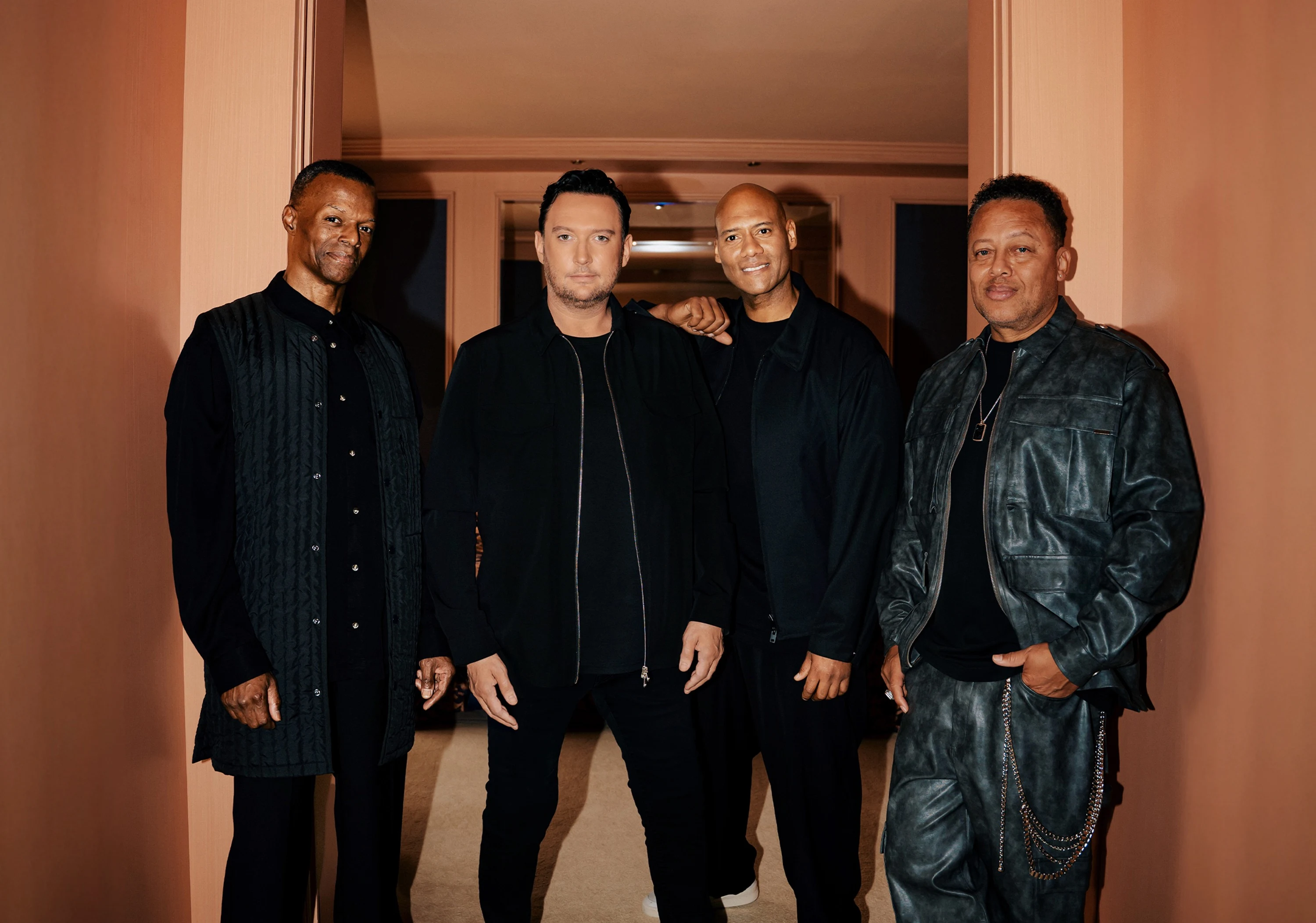 Tino Martin & Re-Play pakken de Hollandse HitFlits met hun nieuwe single '1 Dag'