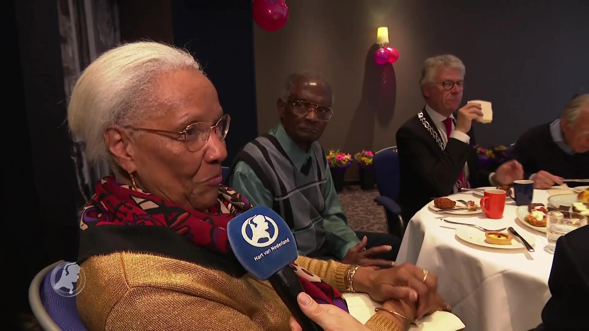 Apeldoorn huldigt 26 diamanten paren tegelijk