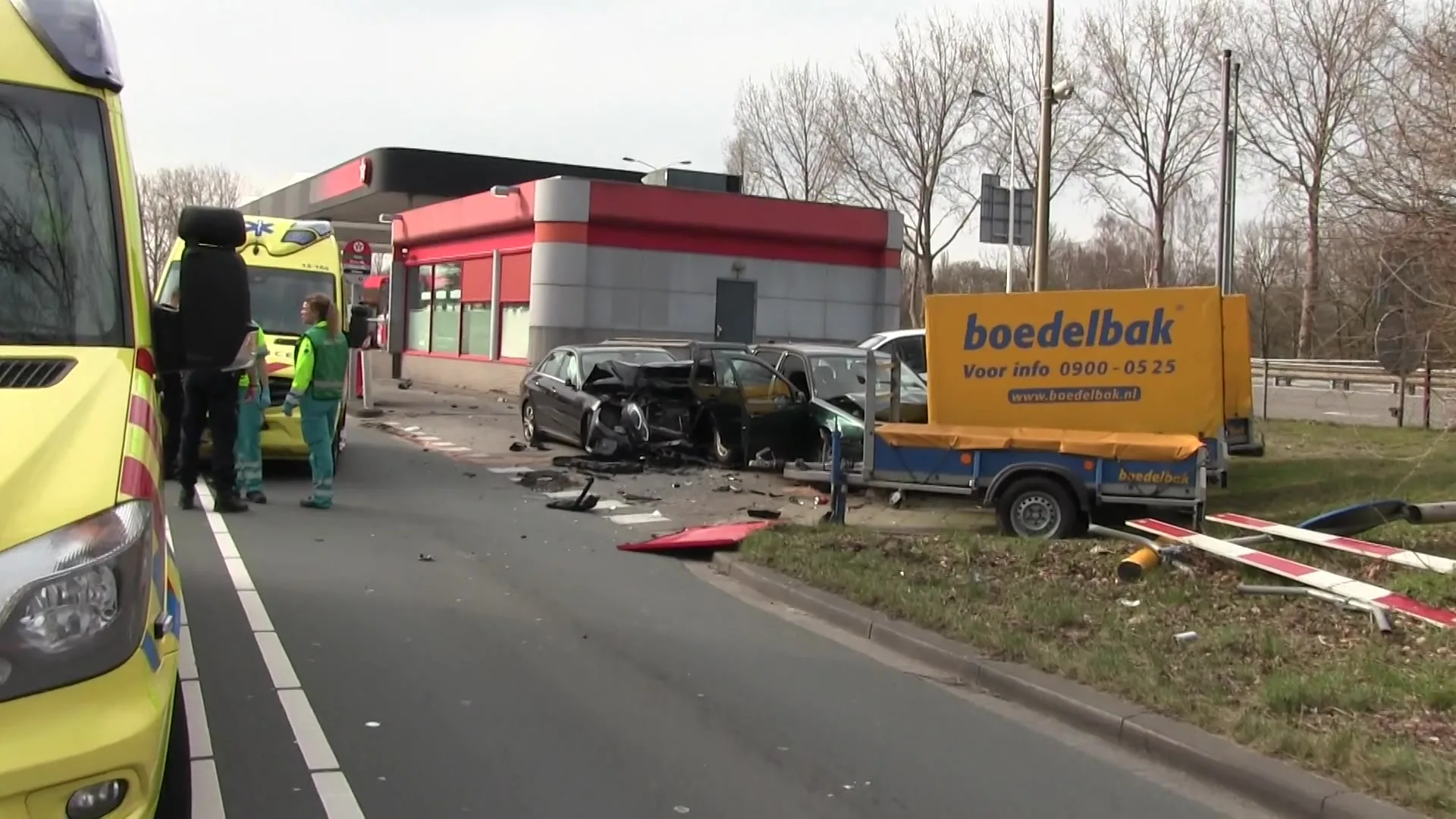 Mensen aangereden bij tankstation Zaandam