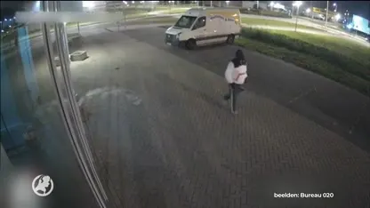 Politie geeft beelden vrij van 'knullige schutter' bij snackbar in Amsterdam