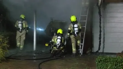 Boot uitgebrand onder onder carport Goes