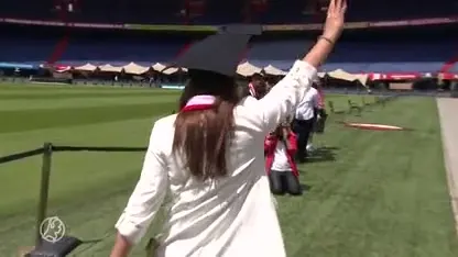 Diploma-uitreikingen in De Kuip: in coronatijd kan het