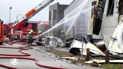 Grote brand legt heftruckbedrijf in Venhorst volledig in de as