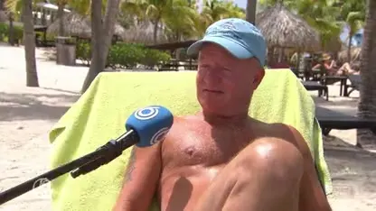 Eerste vakantiegangers weer op Curaçao: 'Er is hongersnood en kinderen slapen op de grond'