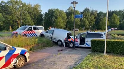 Verdachte raakt gewond bij wilde politieachtervolging door Apeldoorn die eindigt in crash