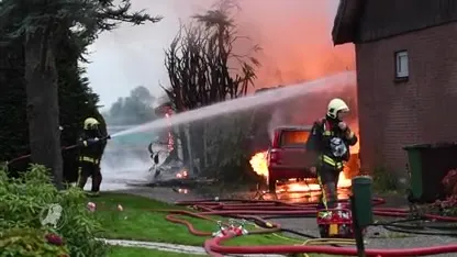 Man en hond gered na grote brand in Boskoop, oldtimers gaan verloren