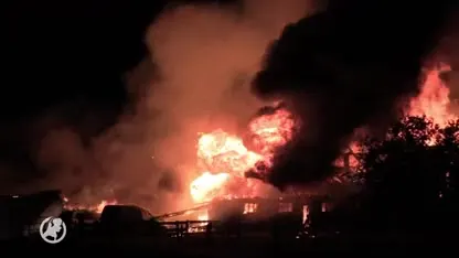 Grote uitslaande brand legt monumentale boerderij en twee schuren in de as