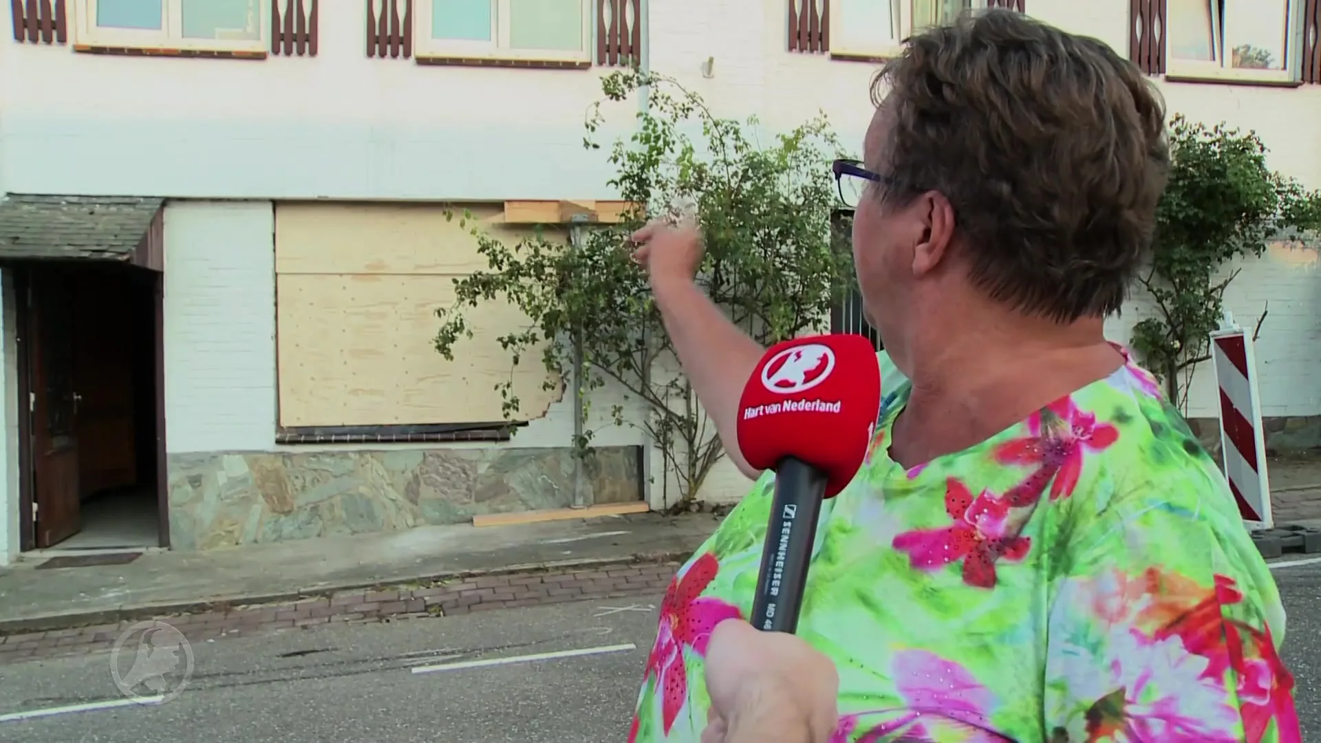 Twee gewonden nadat tractor tegen woning rijdt