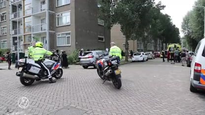 Kind valt van drie hoog uit raam van portiekwoning in Den Haag