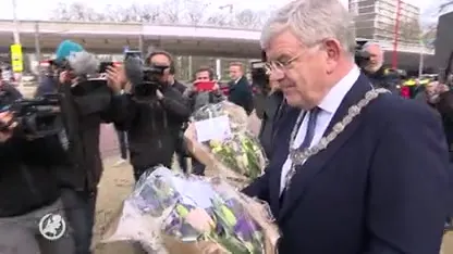 Burgemeester Utrecht legt bloemen op plek fatale schietpartij