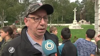 Woede om bekladde graven Mierlo: 'Hier liggen onze bevrijders, hoe kunnen ze?'