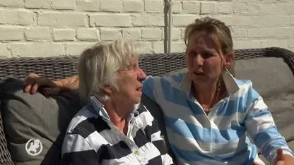 Inge haalde haar demente moeder uit verzorgingshuis: 'Volgens mij heeft ze de tijd van haar leven'