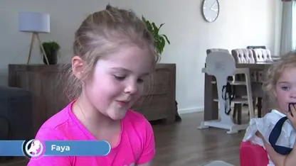 Faya (7) en Nova (4) krijgen zwemles aan huis nu zwembaden dicht zijn vanwege corona