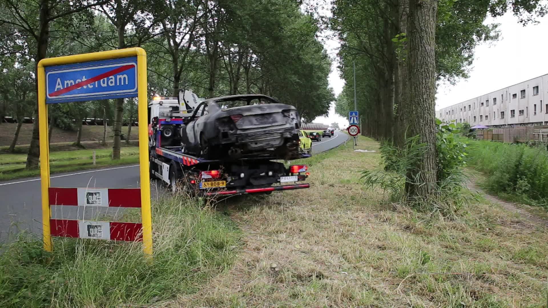 Vluchtauto aanslag De Telegraaf uitgebrand bij A10 gevonden