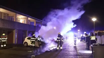 En wéér is het raak: auto verwoest door brand in Oss