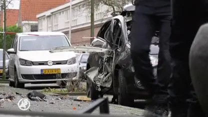 Zware vuurwerkbom vernielt auto in Utrecht