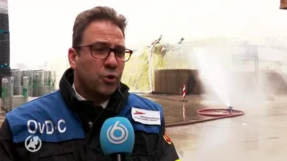 Veel rook bij zeer grote brand in opslagloods met papier in Tilburg