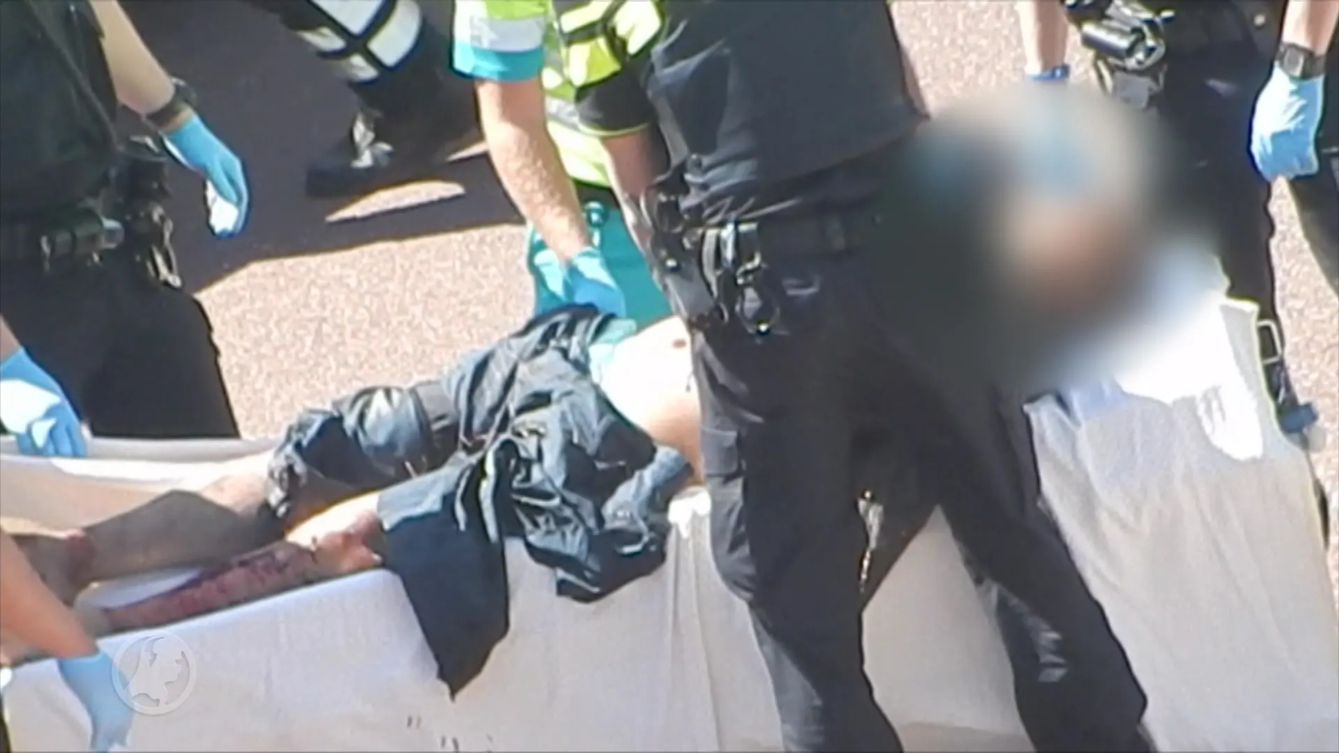 Heftige beelden van arrestatie na steekpartij Den Haag