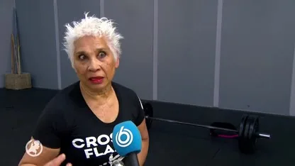 Powerlifter Ina (72) deelt verrassende tips om fit te blijven in coronatijd