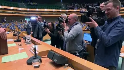 Kabinet heeft miljarden uit te geven, nu de mensen nog