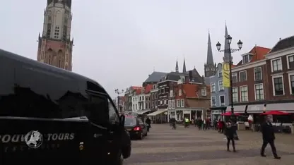 Rouwstoet volgt Mona Baartmans tijdens laatste tour door Delft