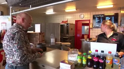 In Brabant moet je 's avonds eerst aanbellen voor je patatje