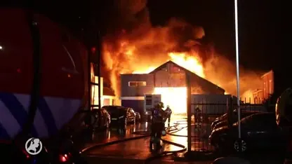 Grote brand in Boesingheliede verwoest twee loodsen