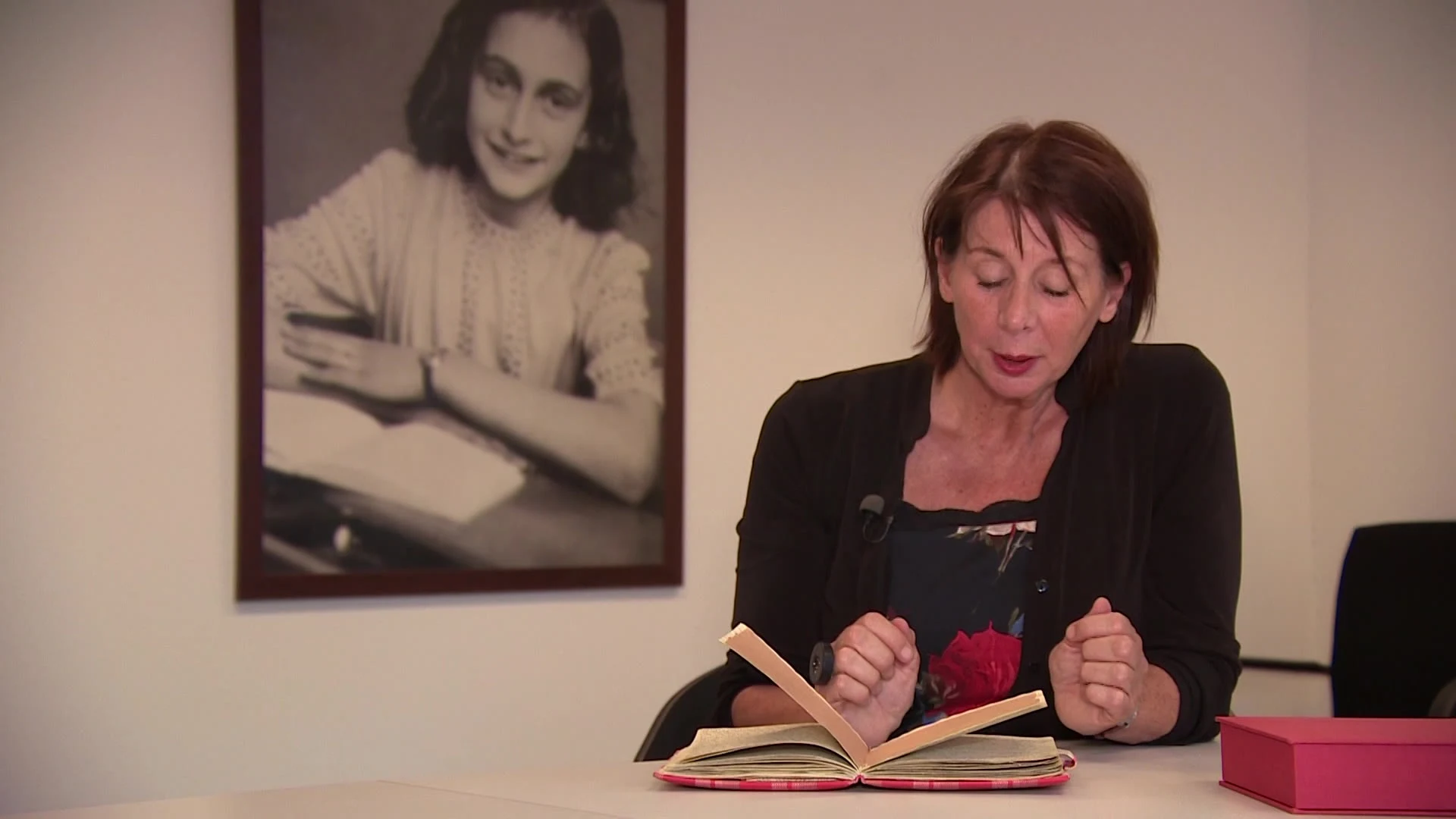 Twee afgeplakte pagina's uit dagboek Anne Frank ontcijferd