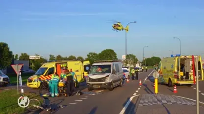 Bestelbusje schept fietser in Waalwijk