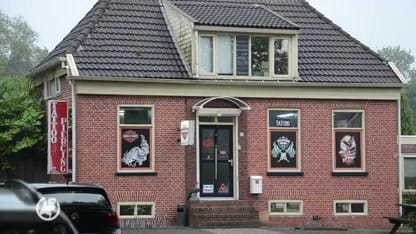 Politie vindt jachtgeweren, revolvers, kruisboog én granaat bij inval in Stadskanaal