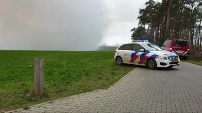 Door brand 'verloren' schuur in Bentelo zat vol met kippen, duizenden dieren dood