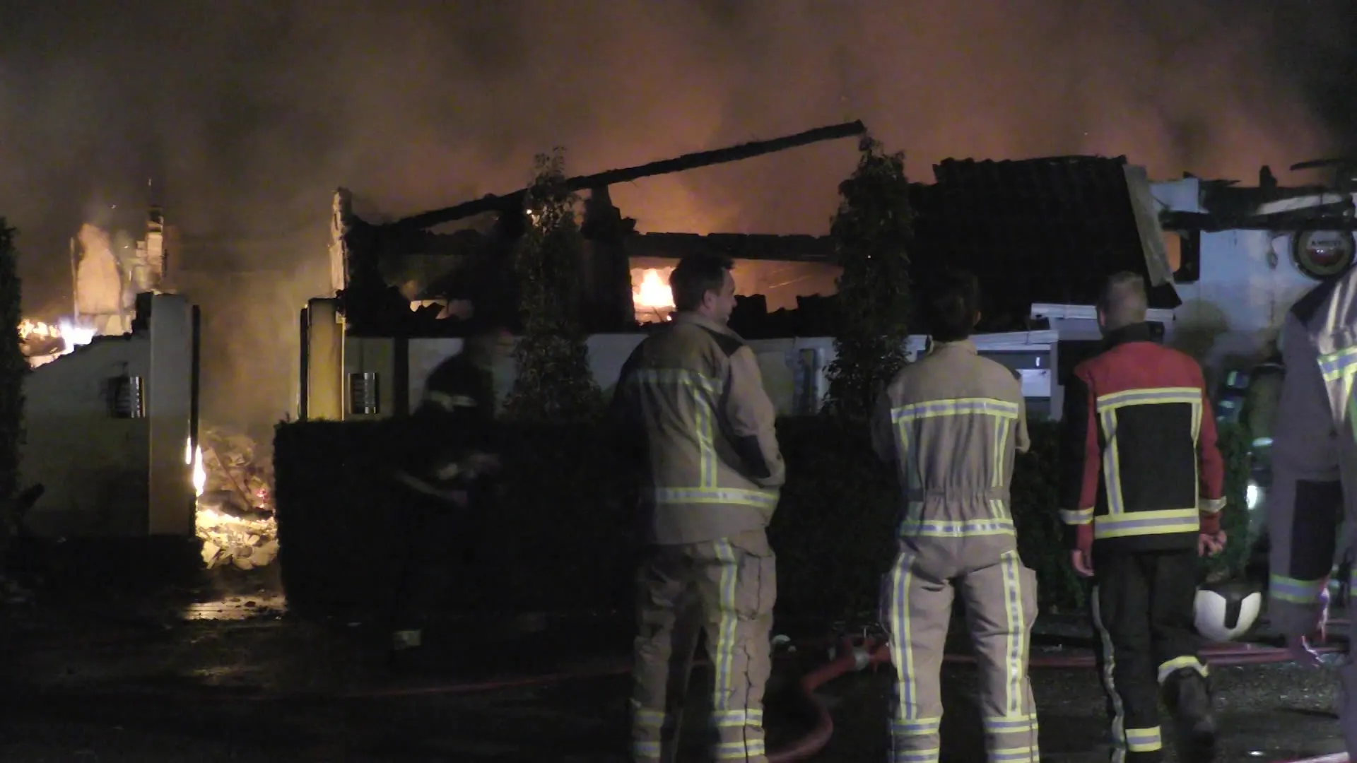 Grote brand legt seksboerderij De Kiel in de as
