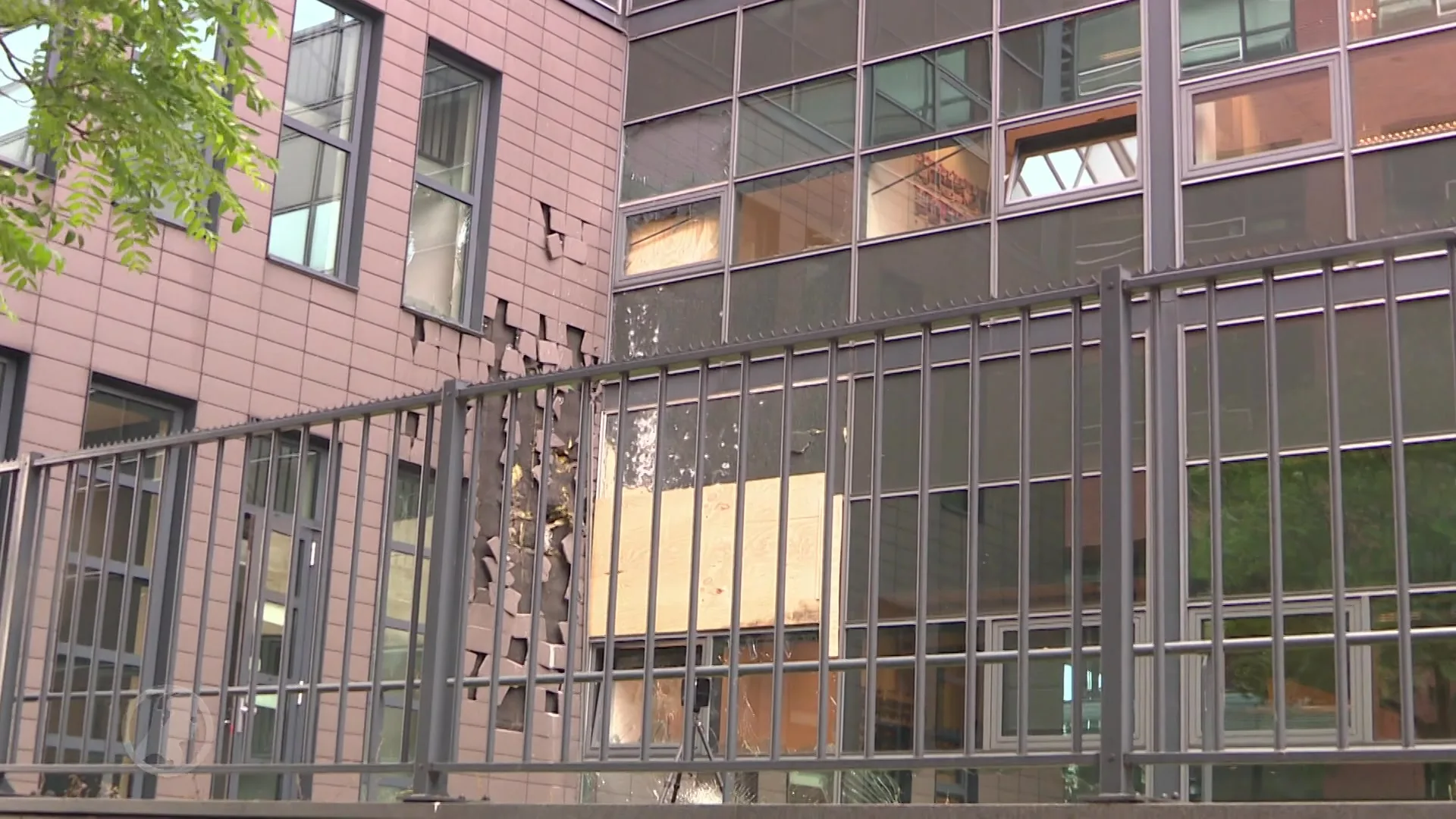 Verband tussen aanslagen op media en moord broer kroongetuige - HL