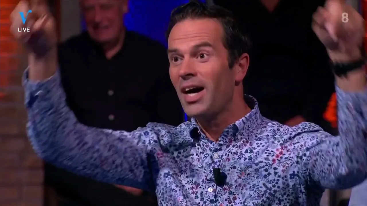 Scheidsrechters gaan omroepen in stadions: 'Kan je gelijk je krentenbollen verkopen'