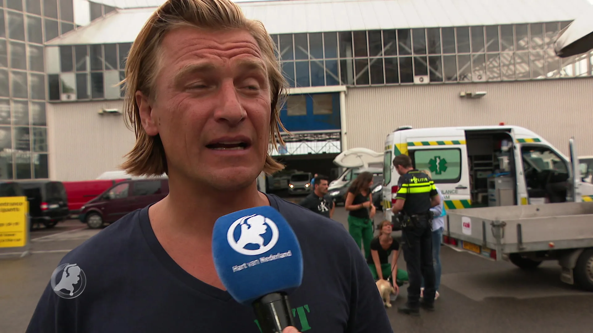 Politie slaat bij zes auto's ruiten in voor oververhitte honden bij hondenshow